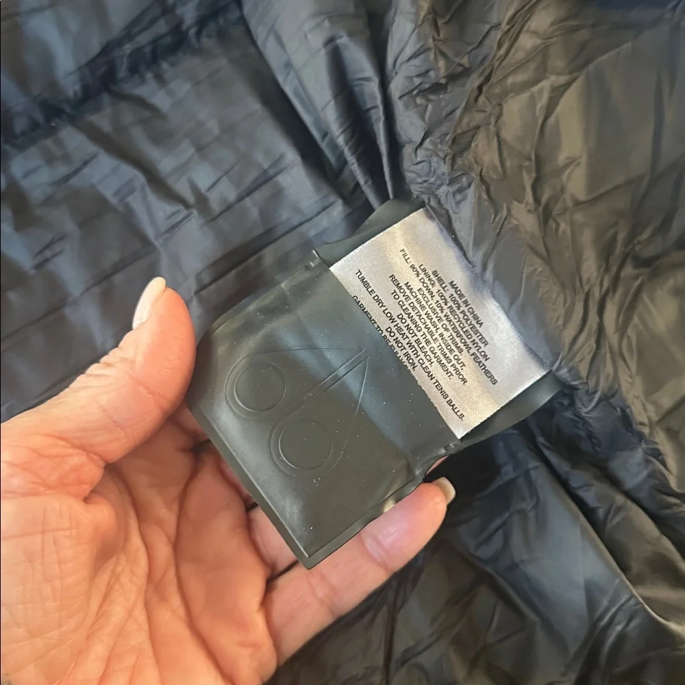 Moose Knuckles black hooded puffer with hologram imprint logo size small